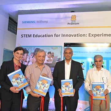 Dr. Nina Smidt, CEO of Siemens Stiftung, Dr. Madhav Chavan, Co-Founder of Pratham Education Foundation, Dr Anantharaman Subramaniyan, Head of Strategy and Sustainability at Siemens India launch the project at a girls’ school. © Siemens Stiftung